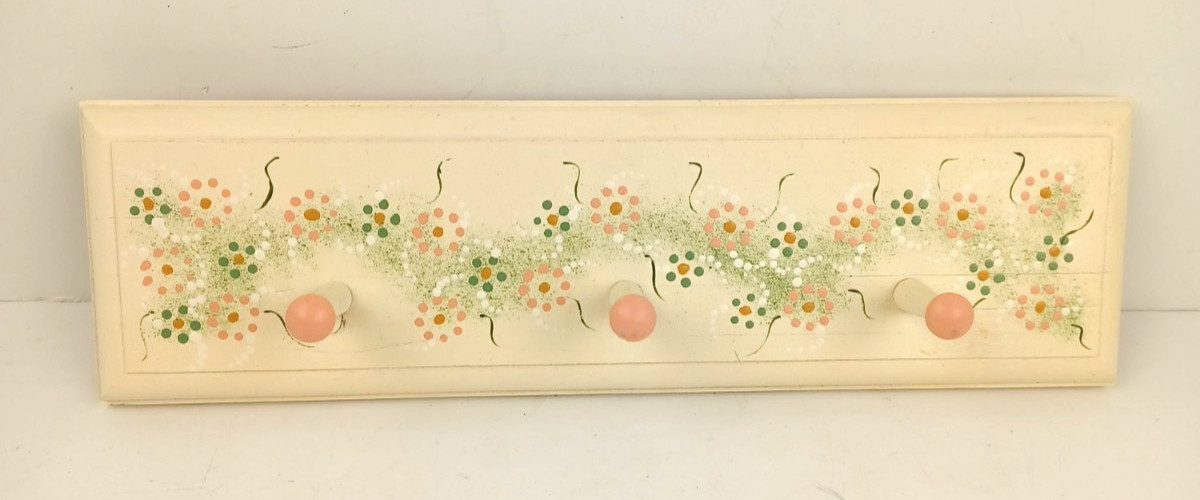 Wooden 3 Peg Wall Hanging Decor Wooden Clothes Salmon Green Off White 12″ x 3.5″