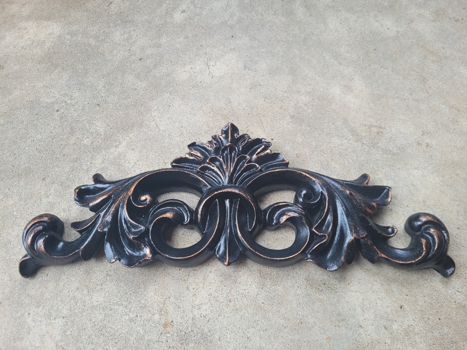Fleurs Wall Topper Pediment, Over Door Wall Decor Fleur de Royal King Queen FDL