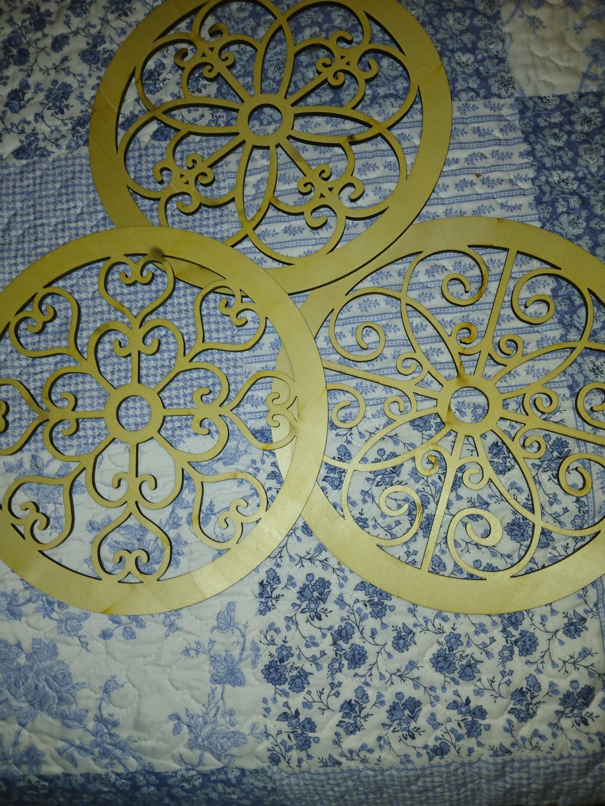Set Of 3 Wooden Scroll Design Round Wall Decorations. 9.5″ Thin Lightweight