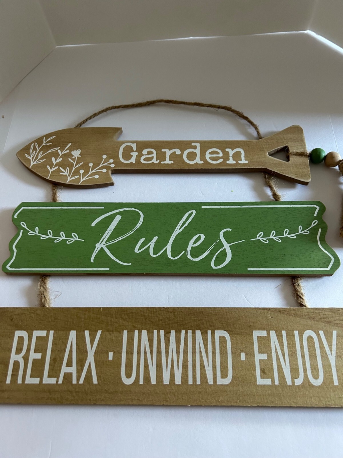 Garden Rules Sign Rope Arrow Shape Green Natural Wood Relax Unwind Rustic Decor