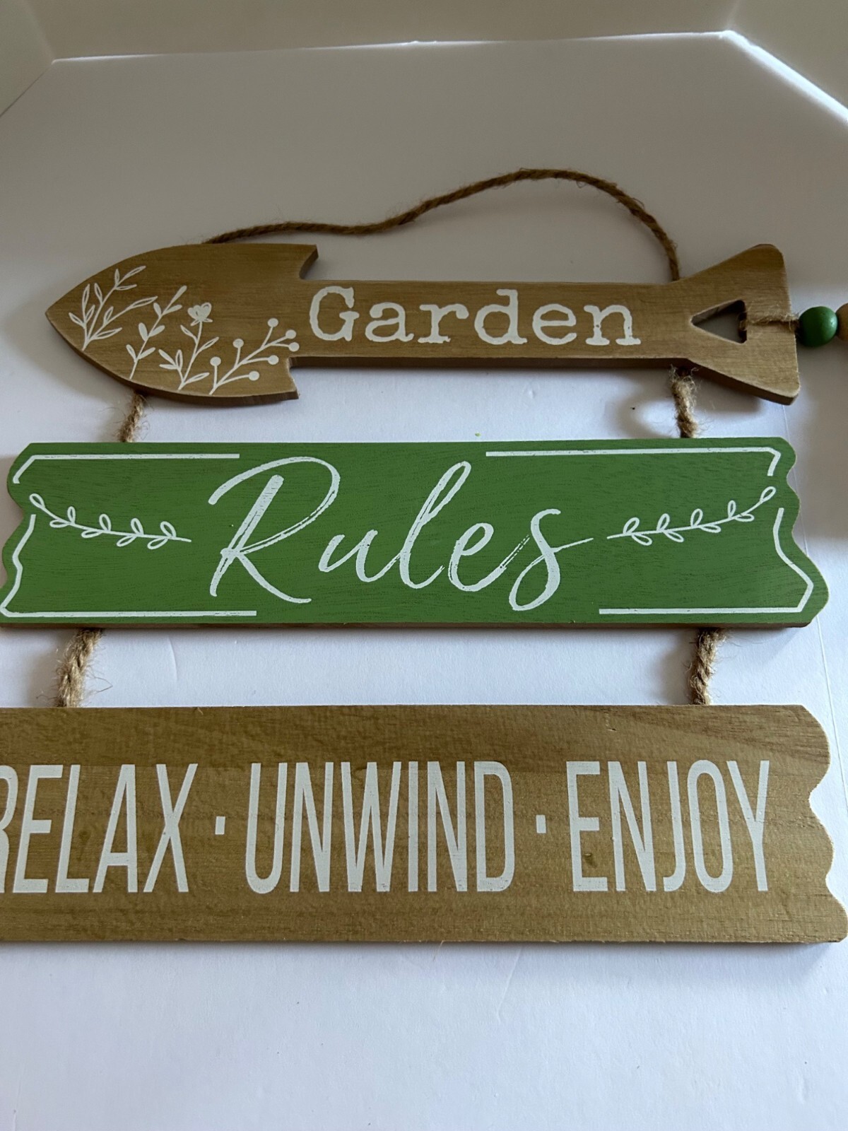 Garden Rules Sign Rope Arrow Shape Green Natural Wood Relax Unwind Rustic Decor
