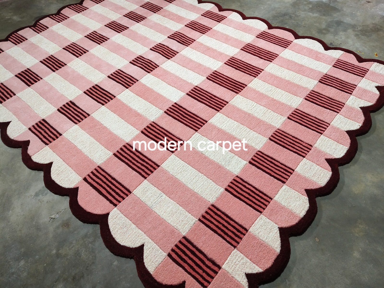 Scalloped Edge Checkered Area Rug Pink & Cream Tufted Carpet Modern Wavy Border