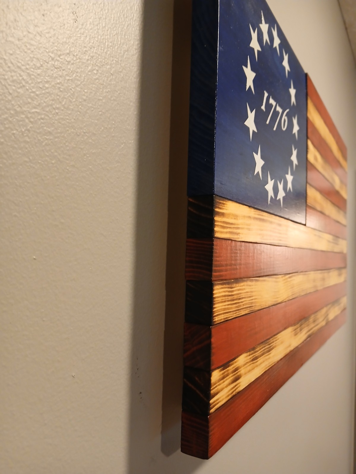 RUSTIC WOODEN AMERICAN FLAG BETSY ROSS 13 STAR 1776 IN STOCK 25″ X 13.5″