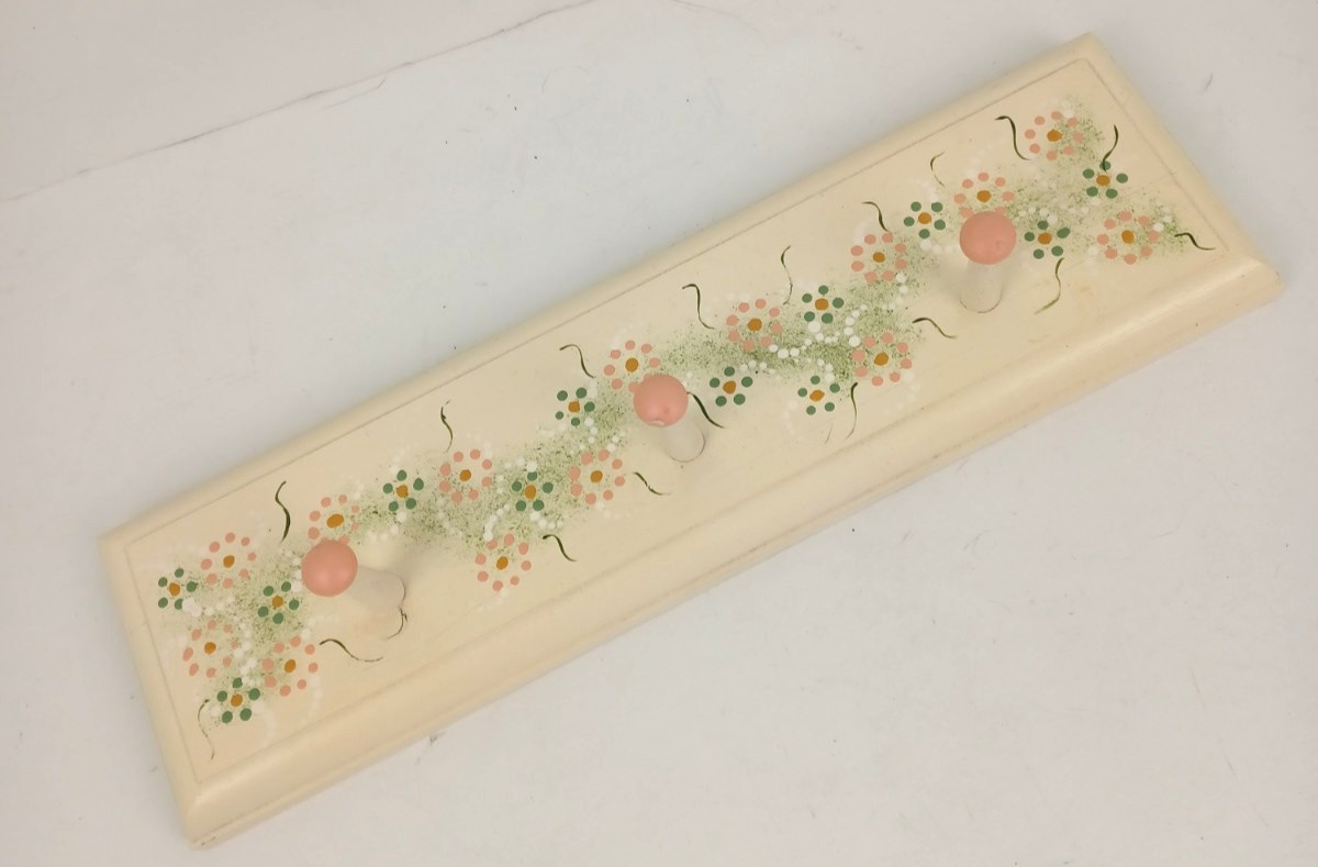 Wooden 3 Peg Wall Hanging Decor Wooden Clothes Salmon Green Off White 12″ x 3.5″