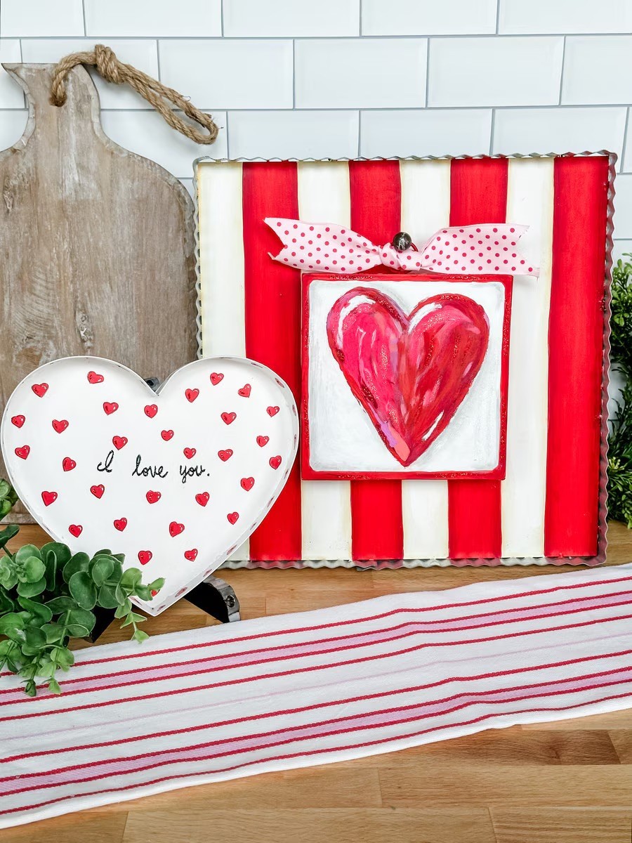 The Round Top Collection Mini Messy Heart Print 6x6x1