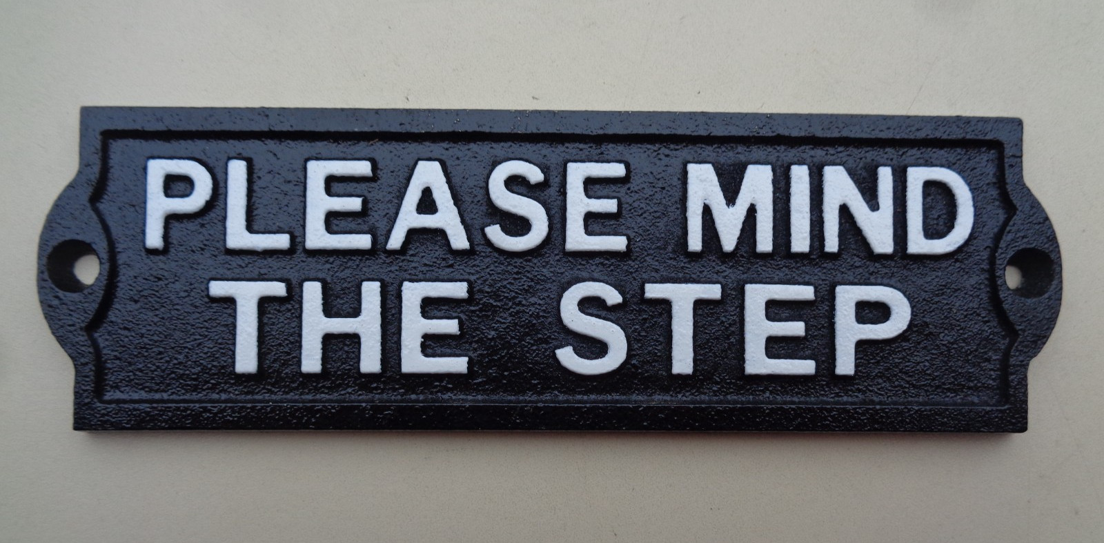 antique style rectangular PLEASE MIND THE STEP Cast Iron Metal Sign 7″ x 2 1/4″