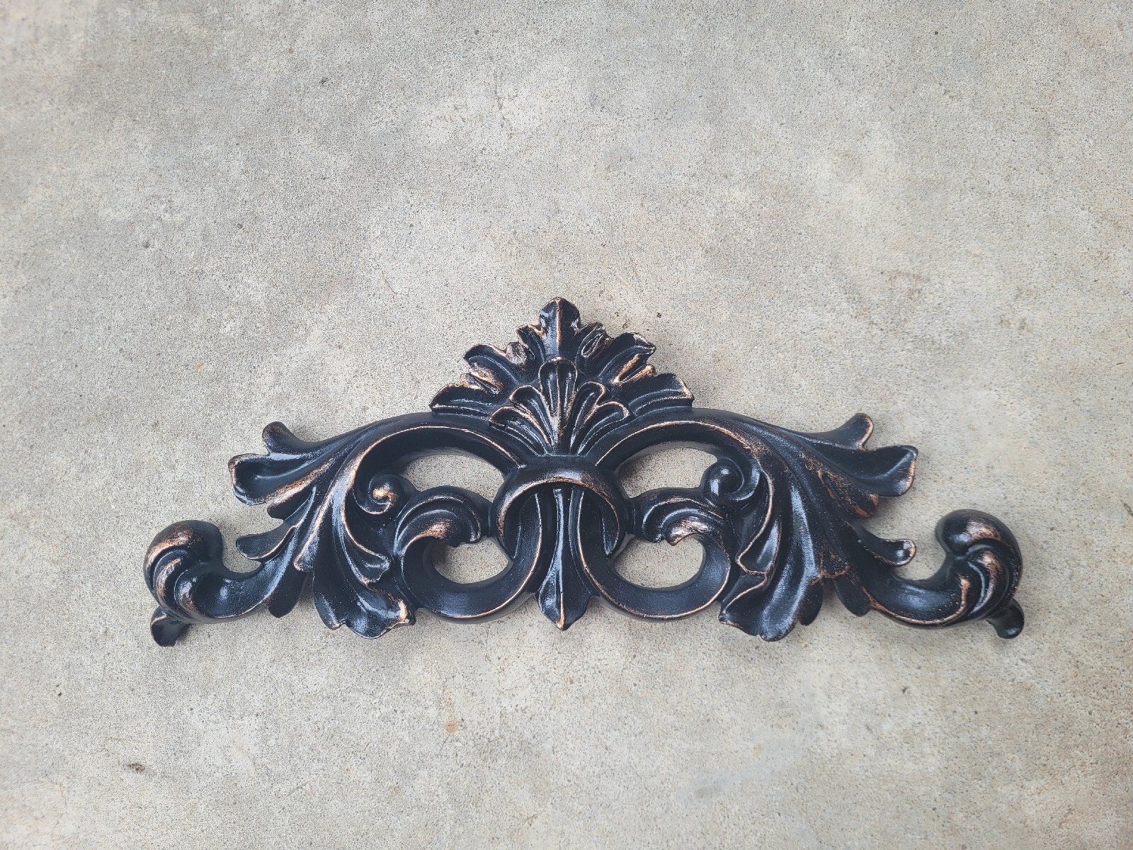 Fleurs Wall Topper Pediment, Over Door Wall Decor Fleur de Royal King Queen FDL