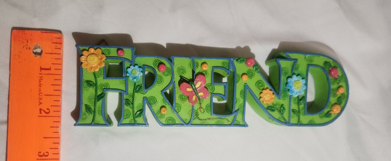 “Friend” Green Wall Hanging with Flowers Butterfly & Hooks Home Decor 7 inches
