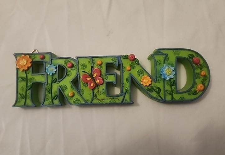 “Friend” Green Wall Hanging with Flowers Butterfly & Hooks Home Decor 7 inches