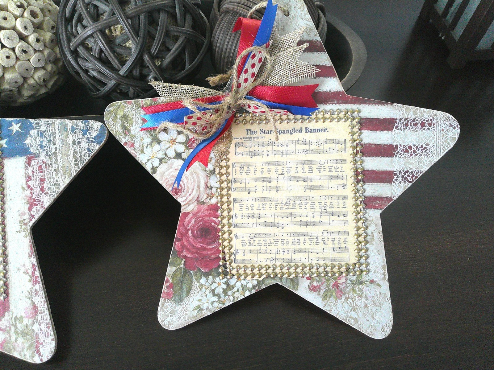 Patriotic Wooden Star #1~”GOD BLESS AMERICA “Vintage Inspired Design w/Gold Trim