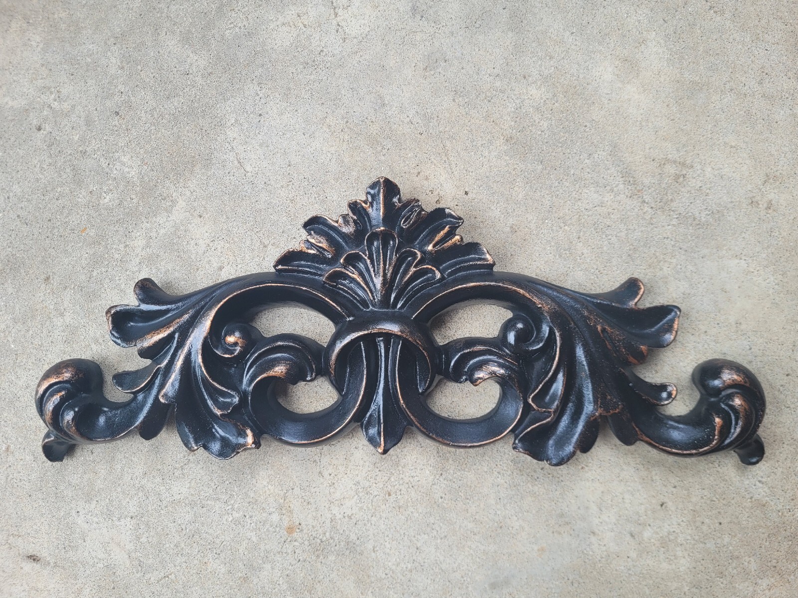 Fleurs Wall Topper Pediment, Over Door Wall Decor Fleur de Royal King Queen FDL