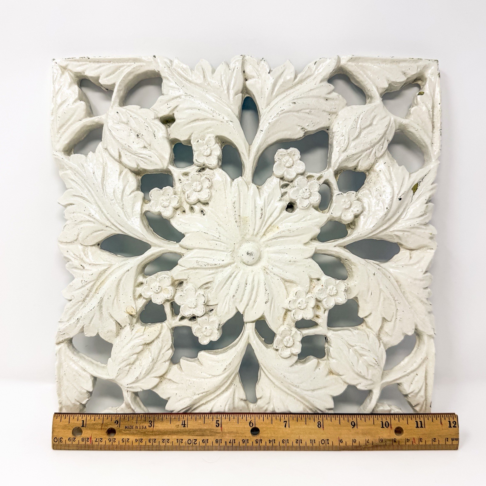 Vintage White Floral Wall Plaque Distressed Resin Cottage Farmhouse Decor 11.5”
