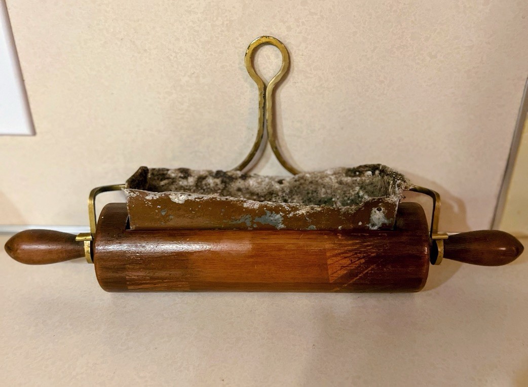 Vintage Wall-Mounted Rolling Pin Holder Wood & Brass Rustic Kitchen Decor Frmhs