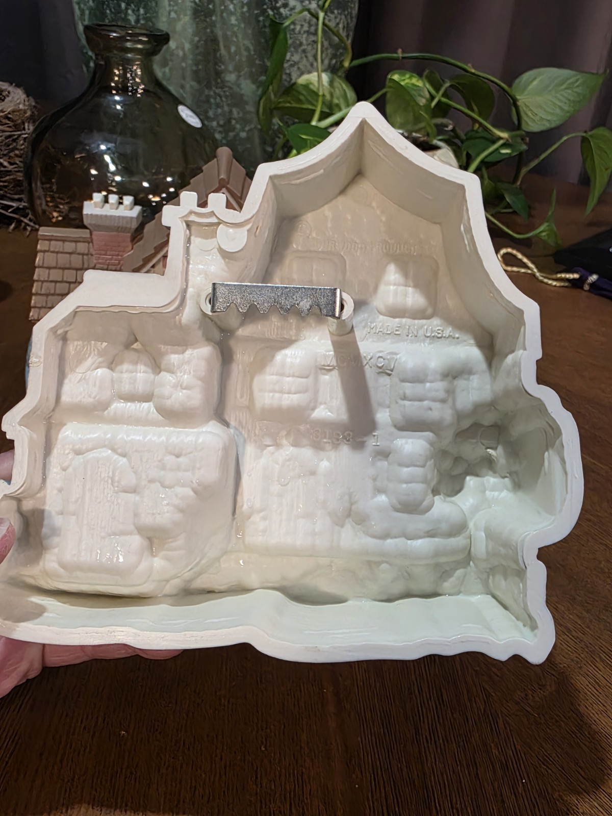 Burwood Cottage Village Wall Plaques Pair 1995 Pastel Houses Durawood 3133