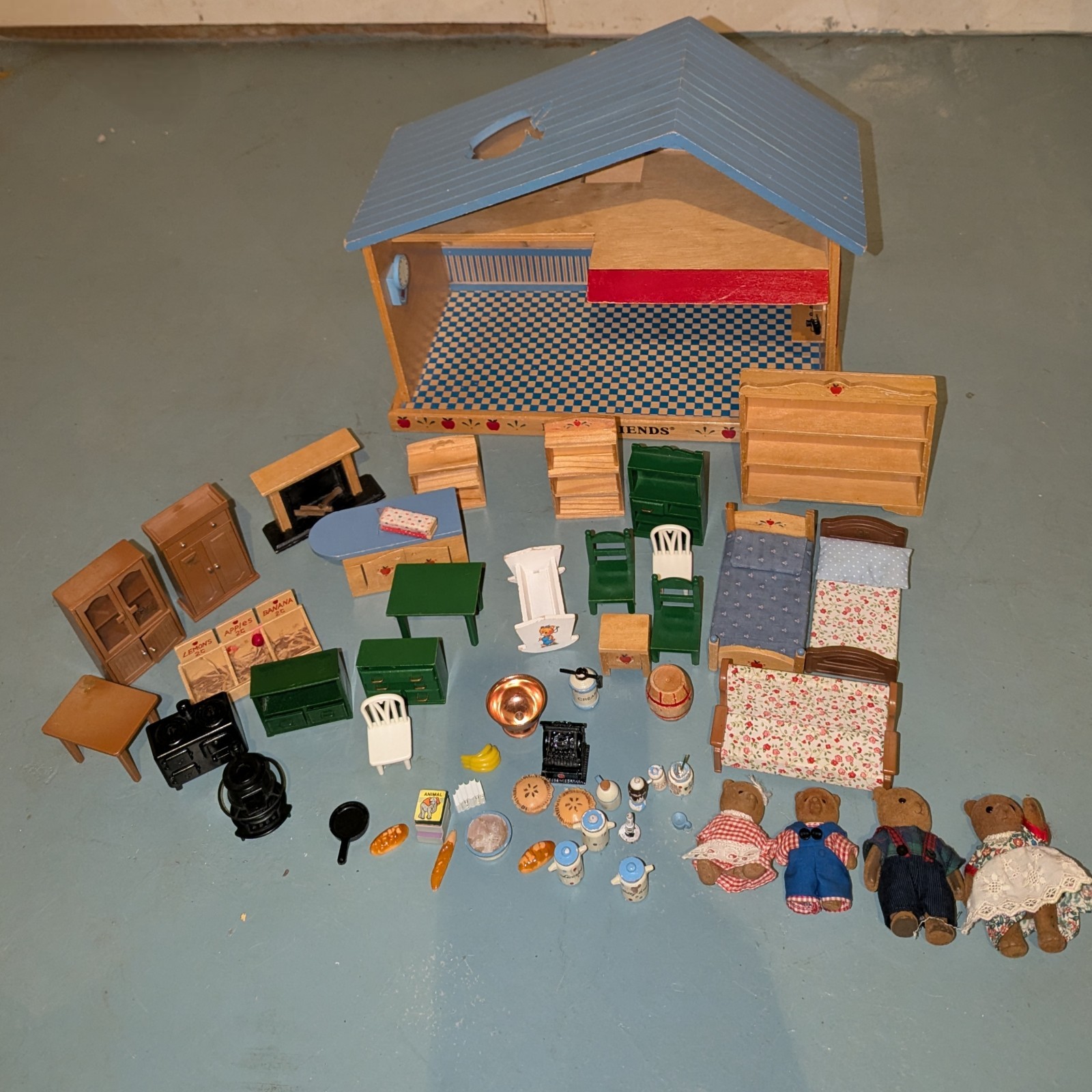 Best Friends Mapletown Story House Figure Furniture 1:12 Scale Miniature Lot