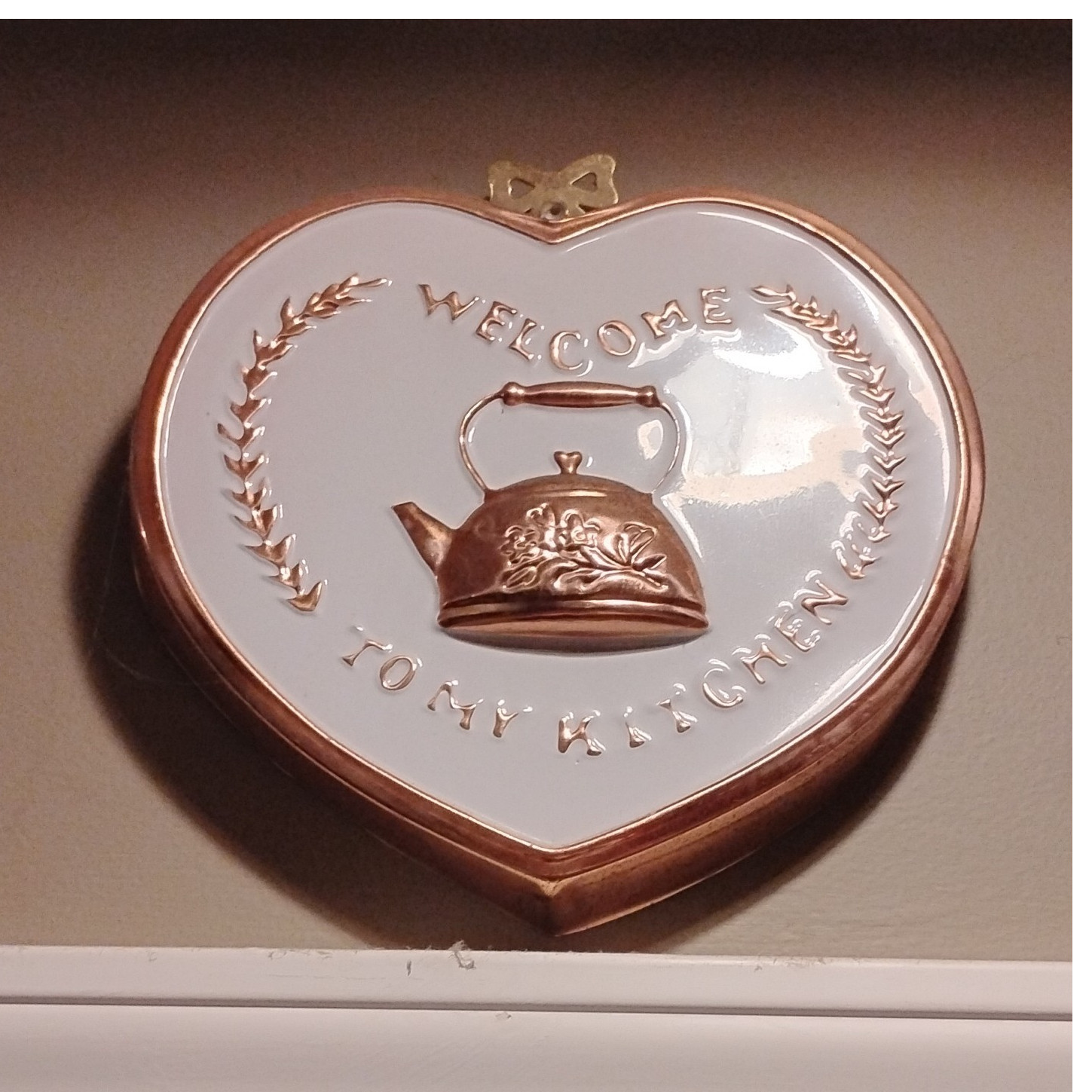 Heart-Shaped Ceramic Kitchen Welcome Plaque, White Gold, Glossy, Wall Mounted