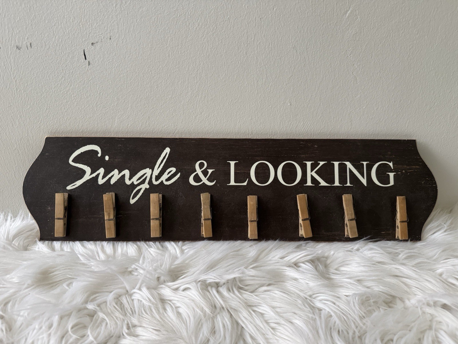 Single & Looking Wooden Wall Sign w/ Mini Clothespin Clips, Large 24″x6”