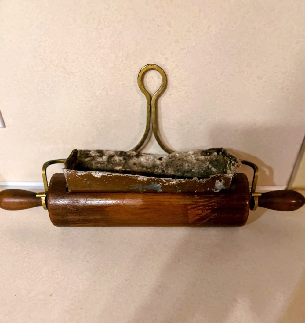 Vintage Wall-Mounted Rolling Pin Holder Wood & Brass Rustic Kitchen Decor Frmhs