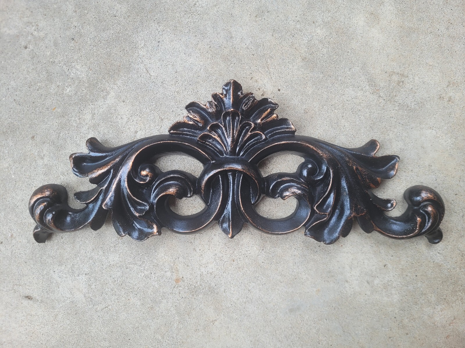 Fleurs Wall Topper Pediment, Over Door Wall Decor Fleur de Royal King Queen FDL