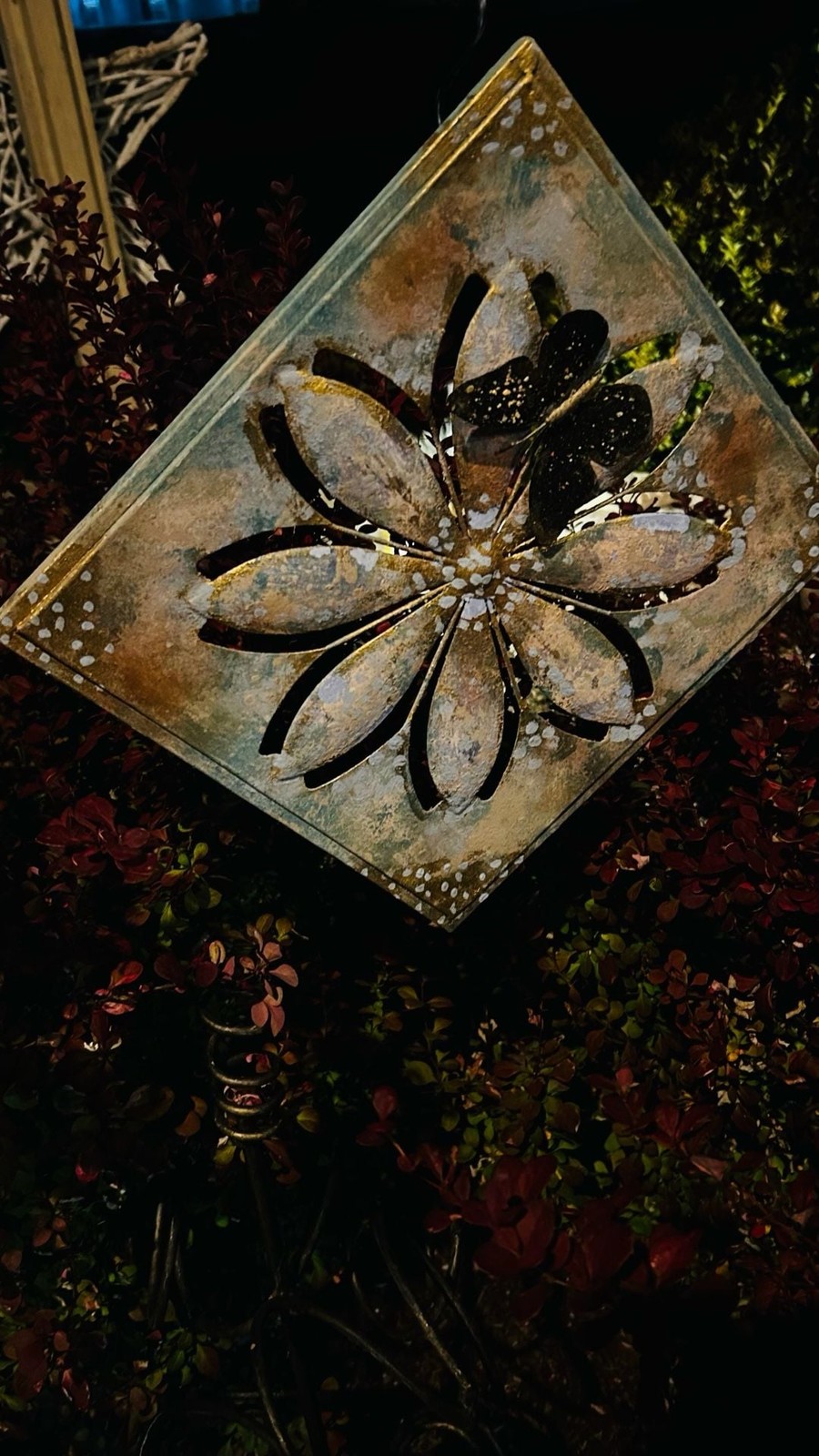 Decorative Distressed Metal Floral Wall Art with Detachable Butterfly