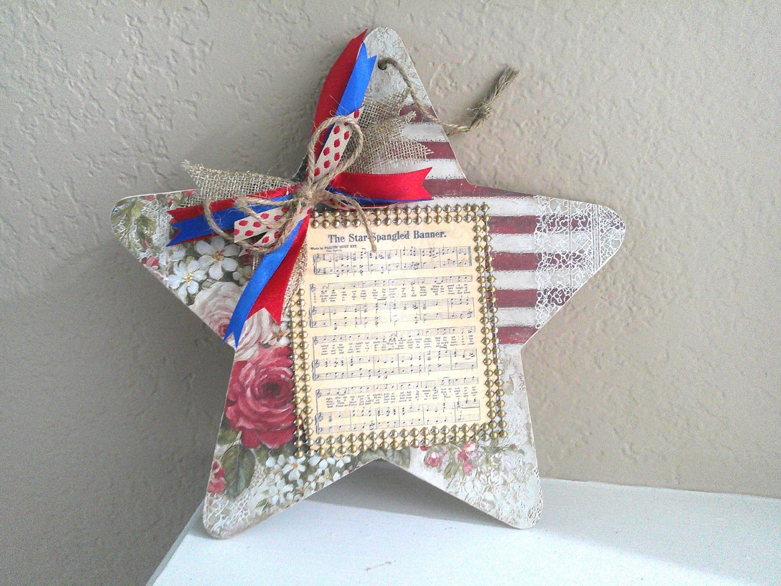 Patriotic Wooden Star #1~”GOD BLESS AMERICA “Vintage Inspired Design w/Gold Trim