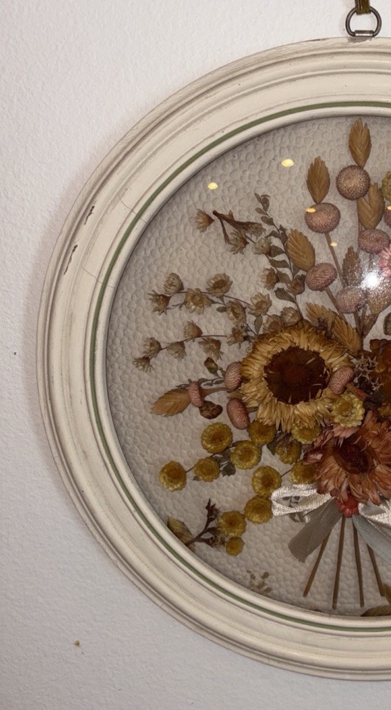Vintage Handmade USA Dried Flower Shadow Box Wall Hanging Round Frame Decor