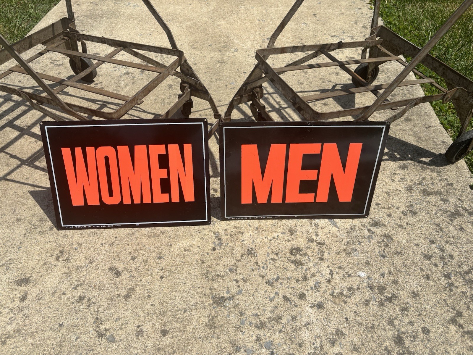 Novelty Metal Bathroom Sign Black Red Men Women Wall Mounted Hanging