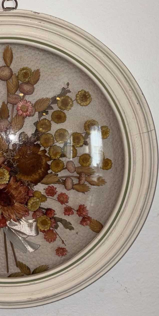Vintage Handmade USA Dried Flower Shadow Box Wall Hanging Round Frame Decor