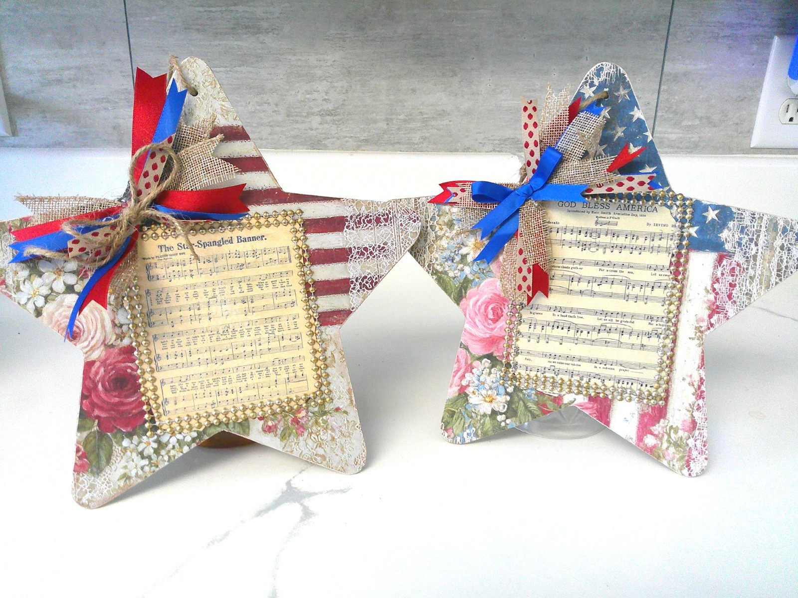 Patriotic Wooden Star #1~”GOD BLESS AMERICA “Vintage Inspired Design w/Gold Trim
