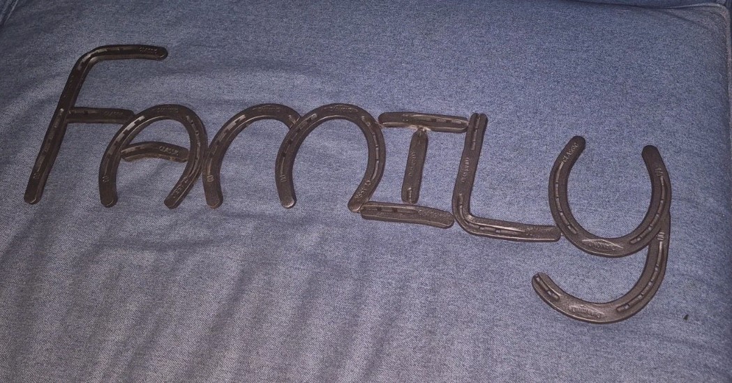 Metal Welded Hanging Horseshoe Art Saying Family Hanging Decor
