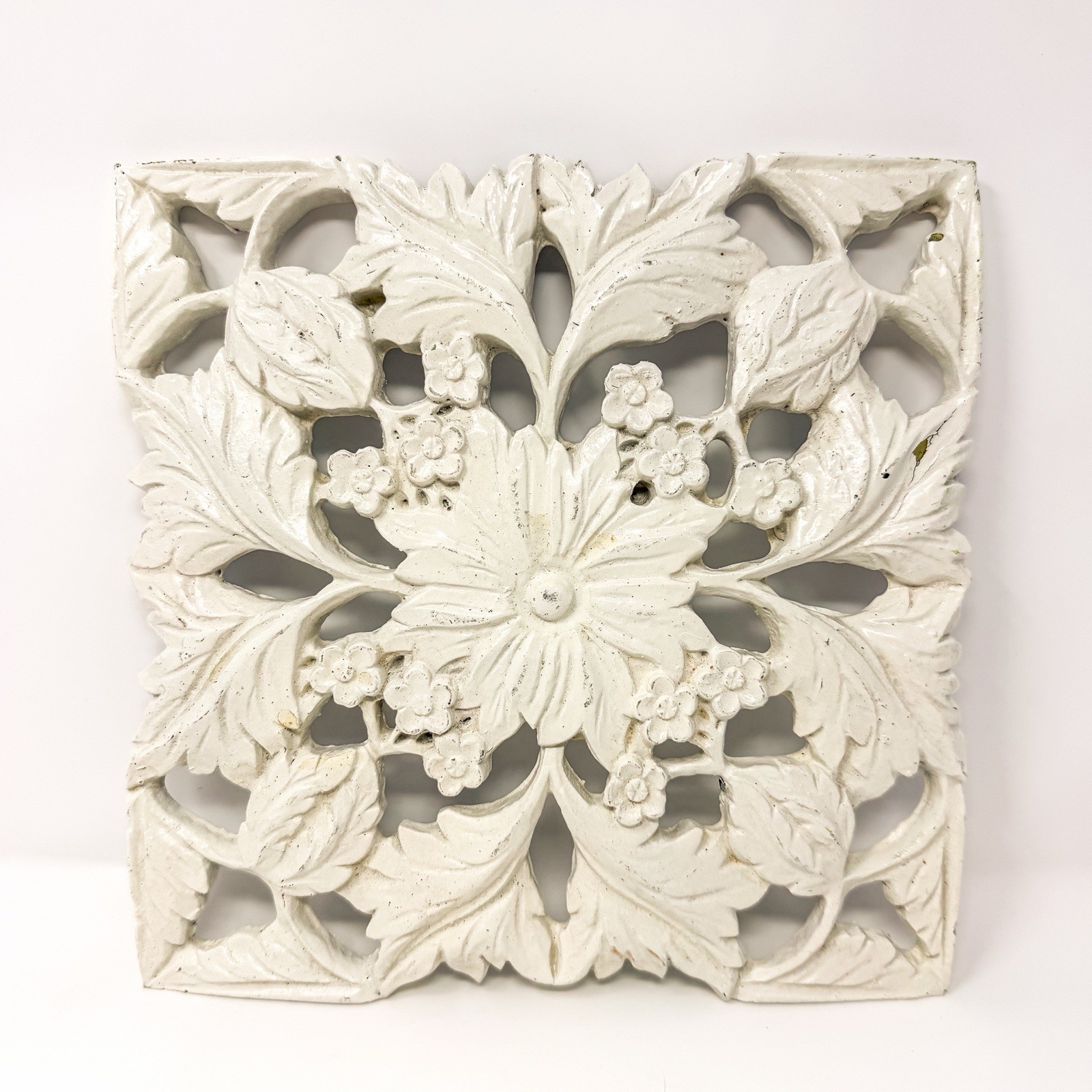 Vintage White Floral Wall Plaque Distressed Resin Cottage Farmhouse Decor 11.5”