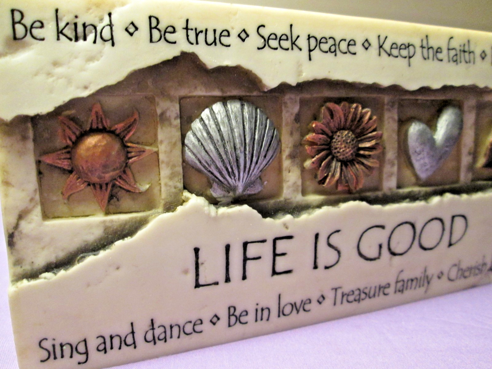2009 History & Heraldry “LIFE IS GOOD” Inspirational Plaque Sign