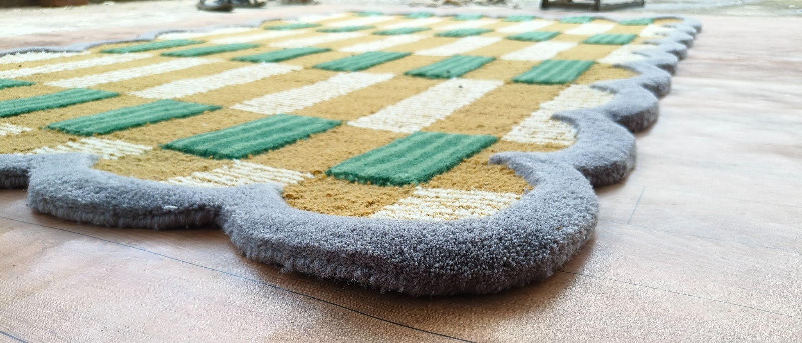 Modern Scalloped Border Area Rug Wavy Checkered Mustard Green Wool Carpet 8×10