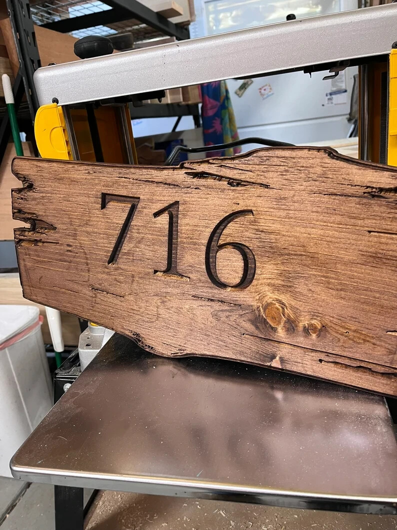 Broken 716 log look plaque…..SophieSignandPlaques