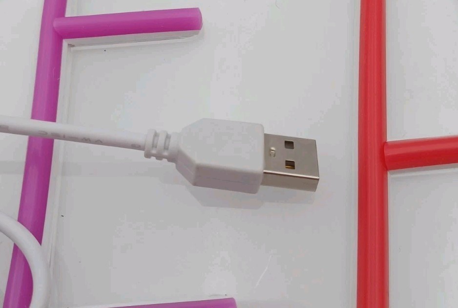 “Let’s READ” Neon‑Style LED Sign – Colorful Wall Decor – USB Powered Film Sealed