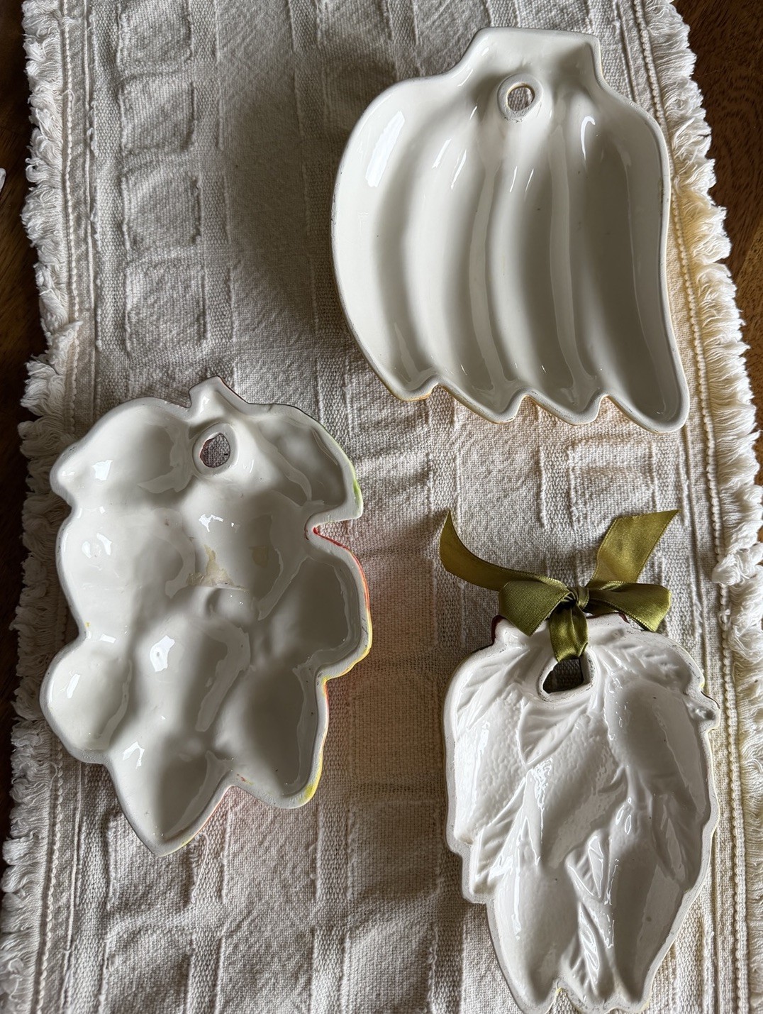 Vintage Glossy Ceramic Fruit Wall Plaques Set of 3 Hanging Decor 6 in