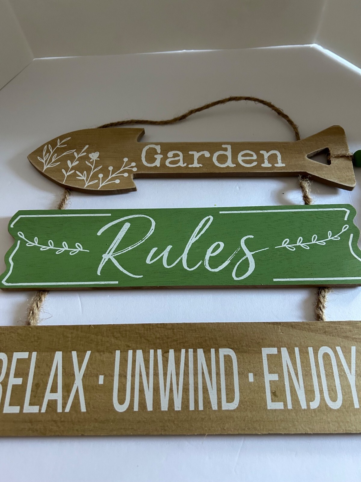 Garden Rules Sign Rope Arrow Shape Green Natural Wood Relax Unwind Rustic Decor