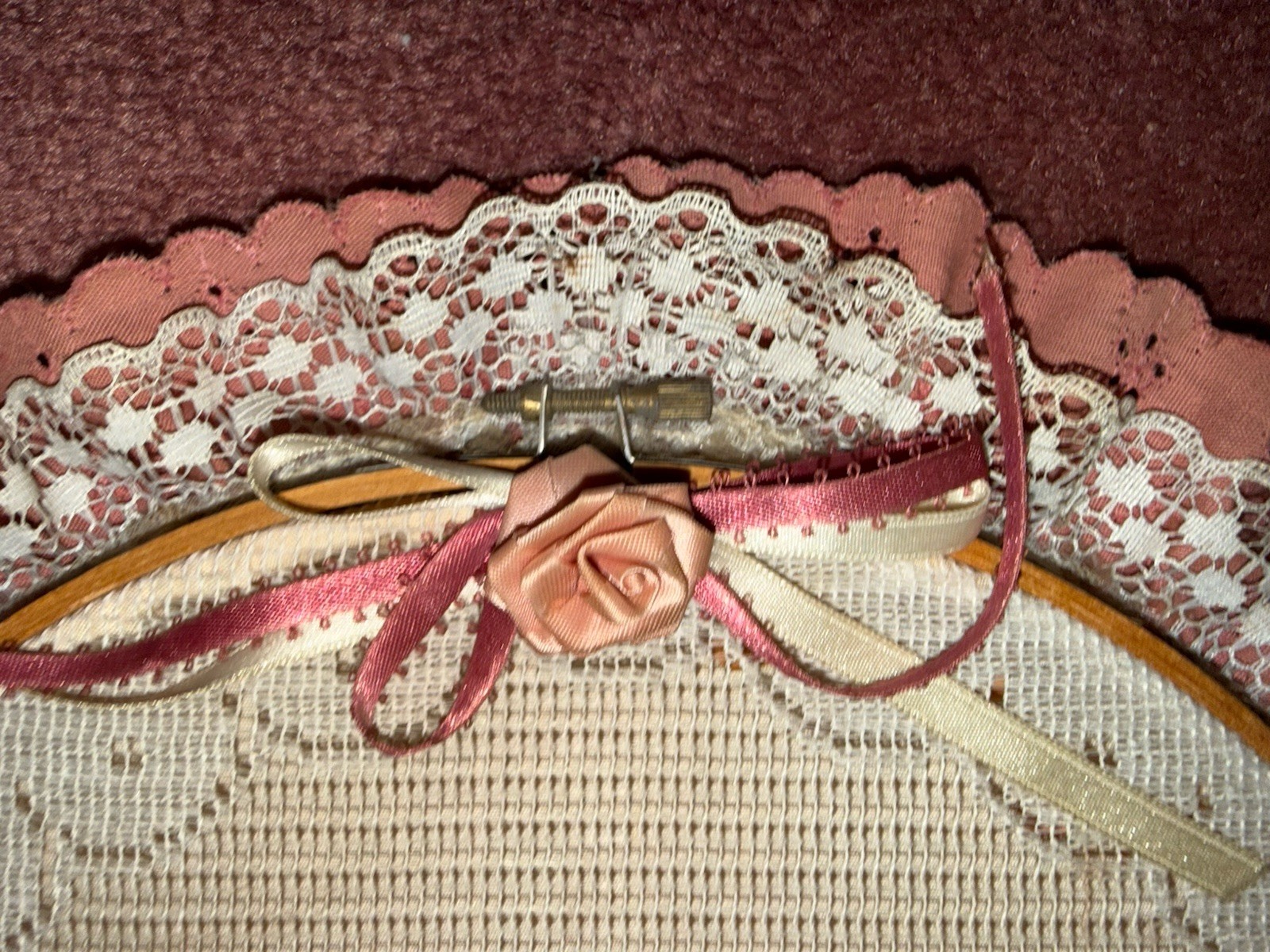 Vintage Welcome Sign Pink Lace Ruffled Trim Bow 10.5″ Size Filled W Potpourri