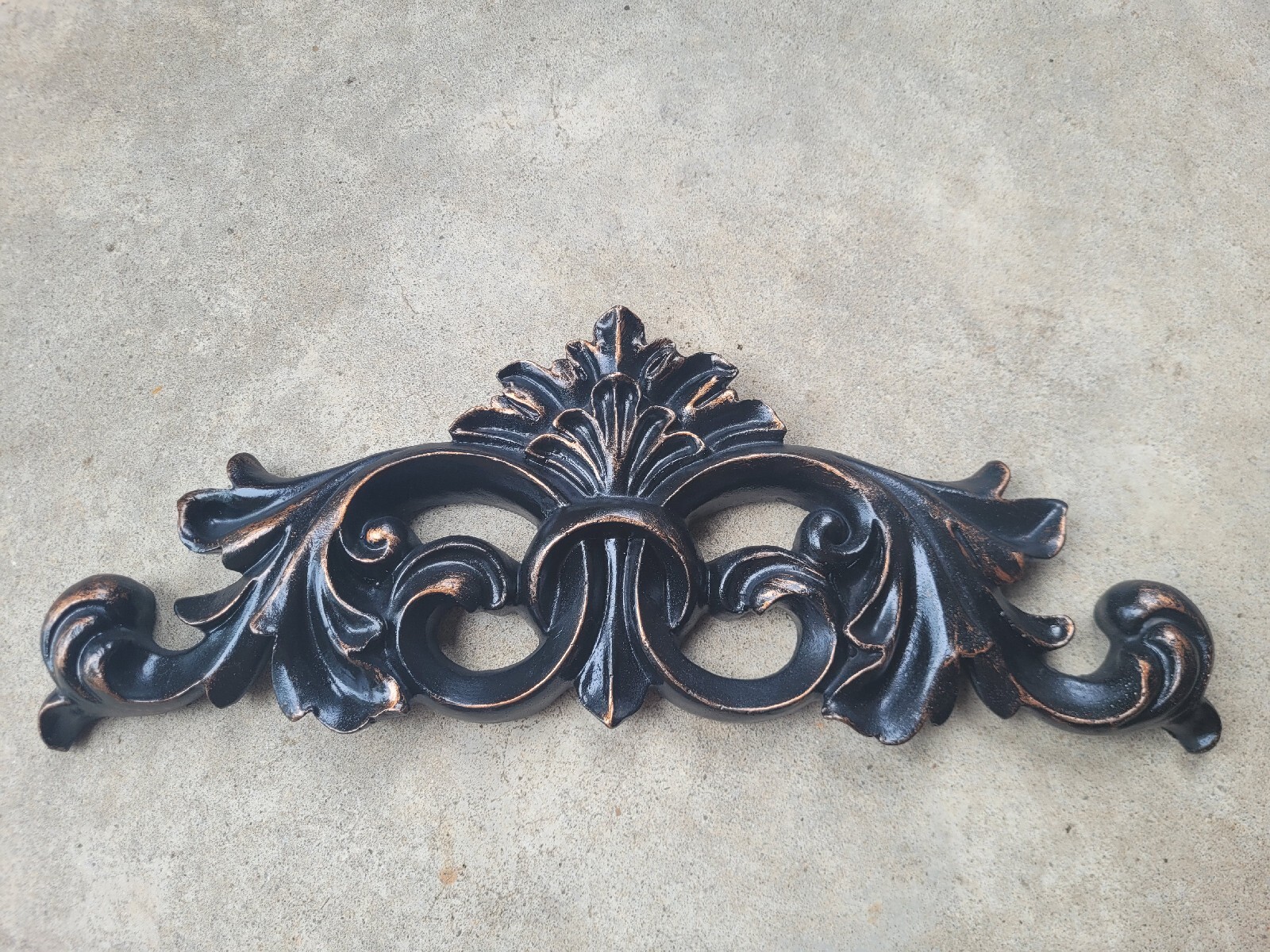 Fleurs Wall Topper Pediment, Over Door Wall Decor Fleur de Royal King Queen FDL