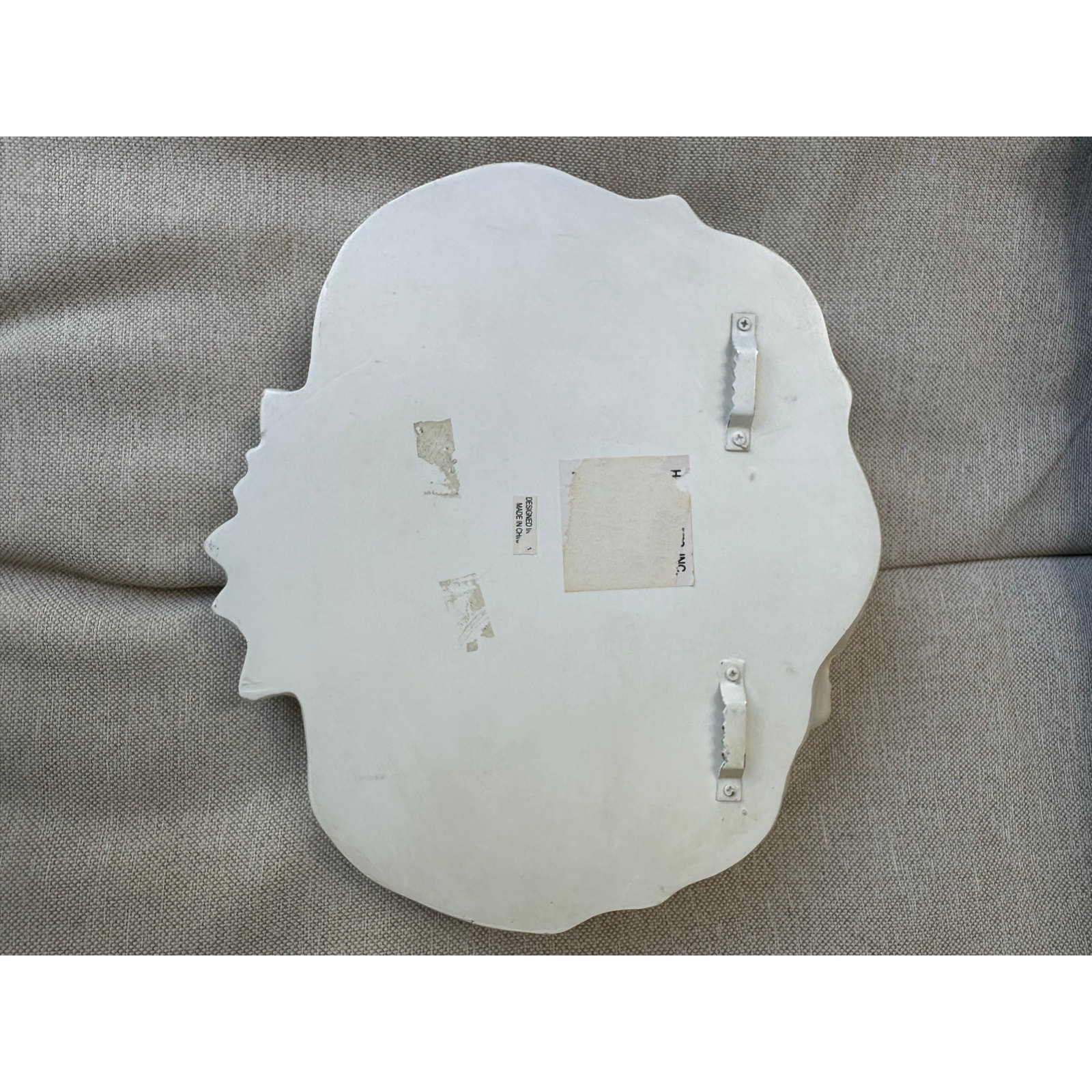 Vintage Shell Wall Plaque resin ornate off white decor 9×9”