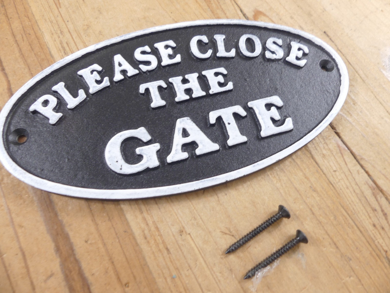Cast Iron Please Close The Gate Plaque Sign Black & White Fence Decor Oval