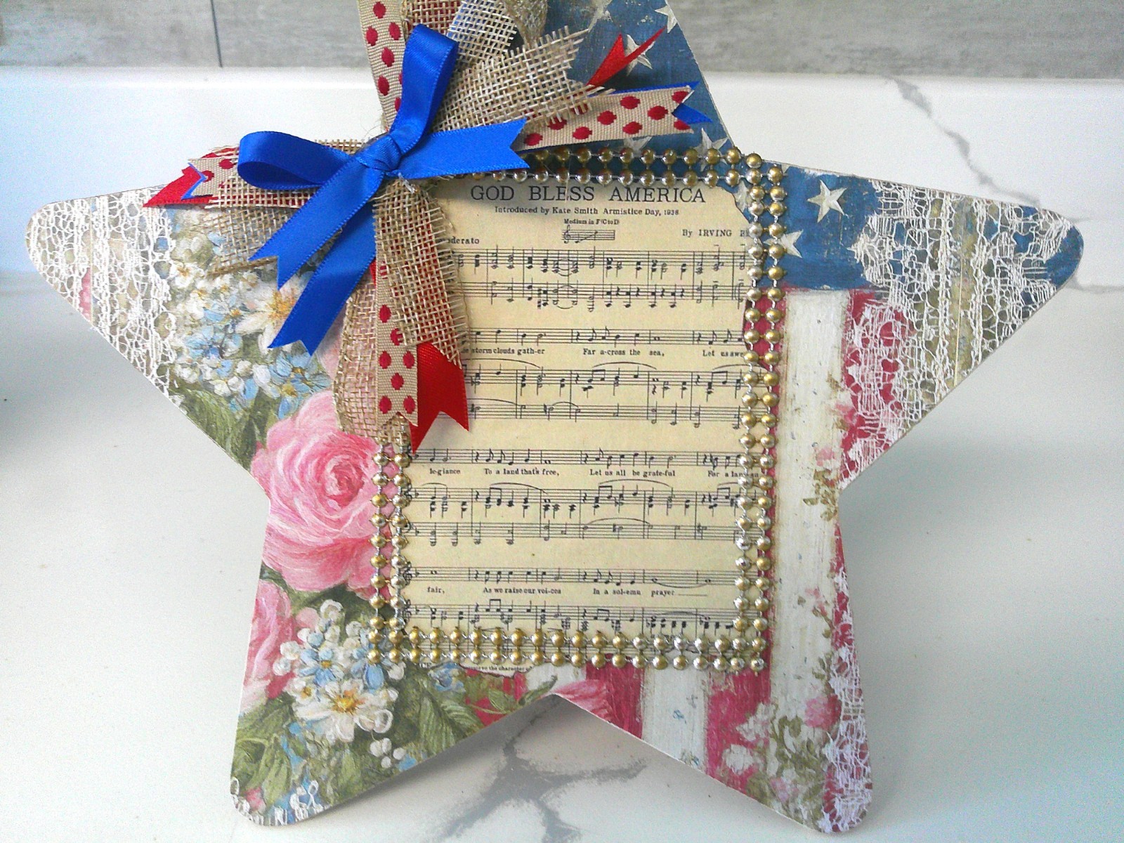 Patriotic Wooden Star #1~”GOD BLESS AMERICA “Vintage Inspired Design w/Gold Trim
