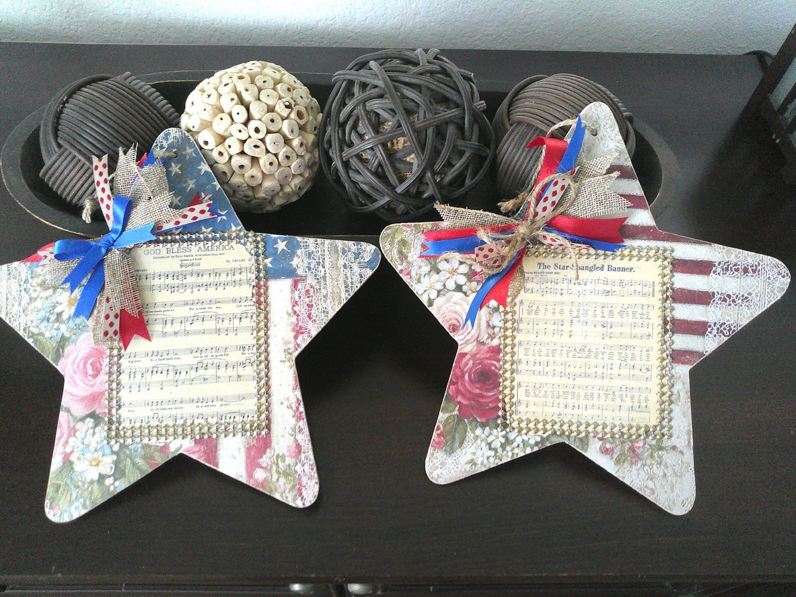 Patriotic Wooden Star #1~”GOD BLESS AMERICA “Vintage Inspired Design w/Gold Trim