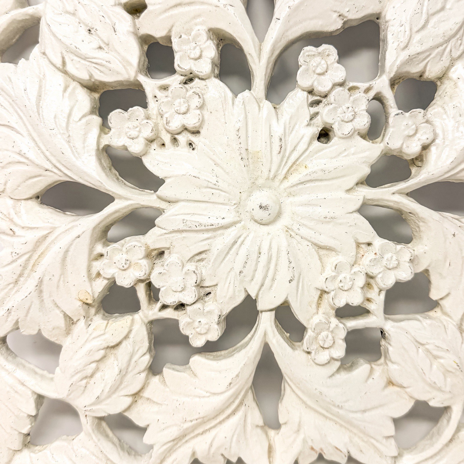 Vintage White Floral Wall Plaque Distressed Resin Cottage Farmhouse Decor 11.5”