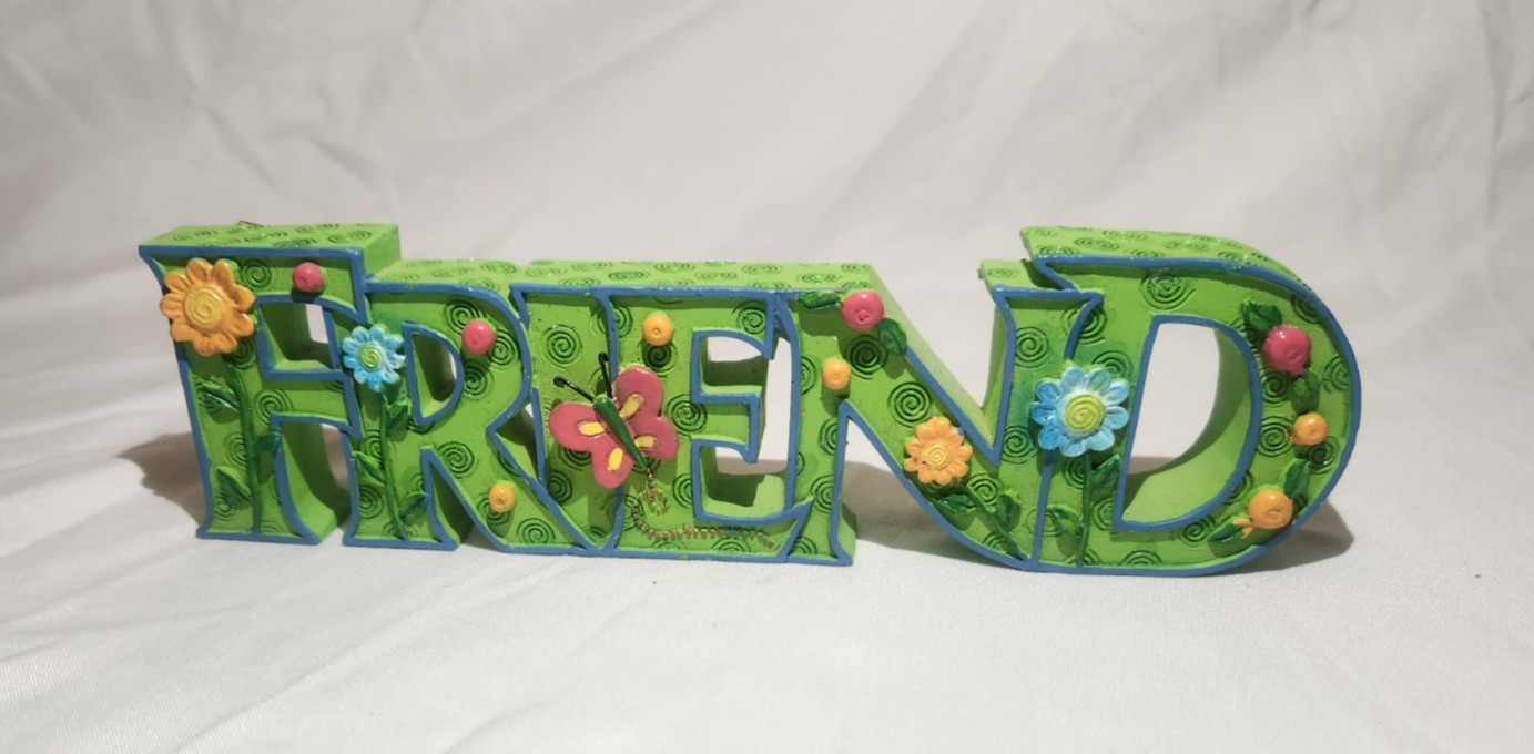“Friend” Green Wall Hanging with Flowers Butterfly & Hooks Home Decor 7 inches
