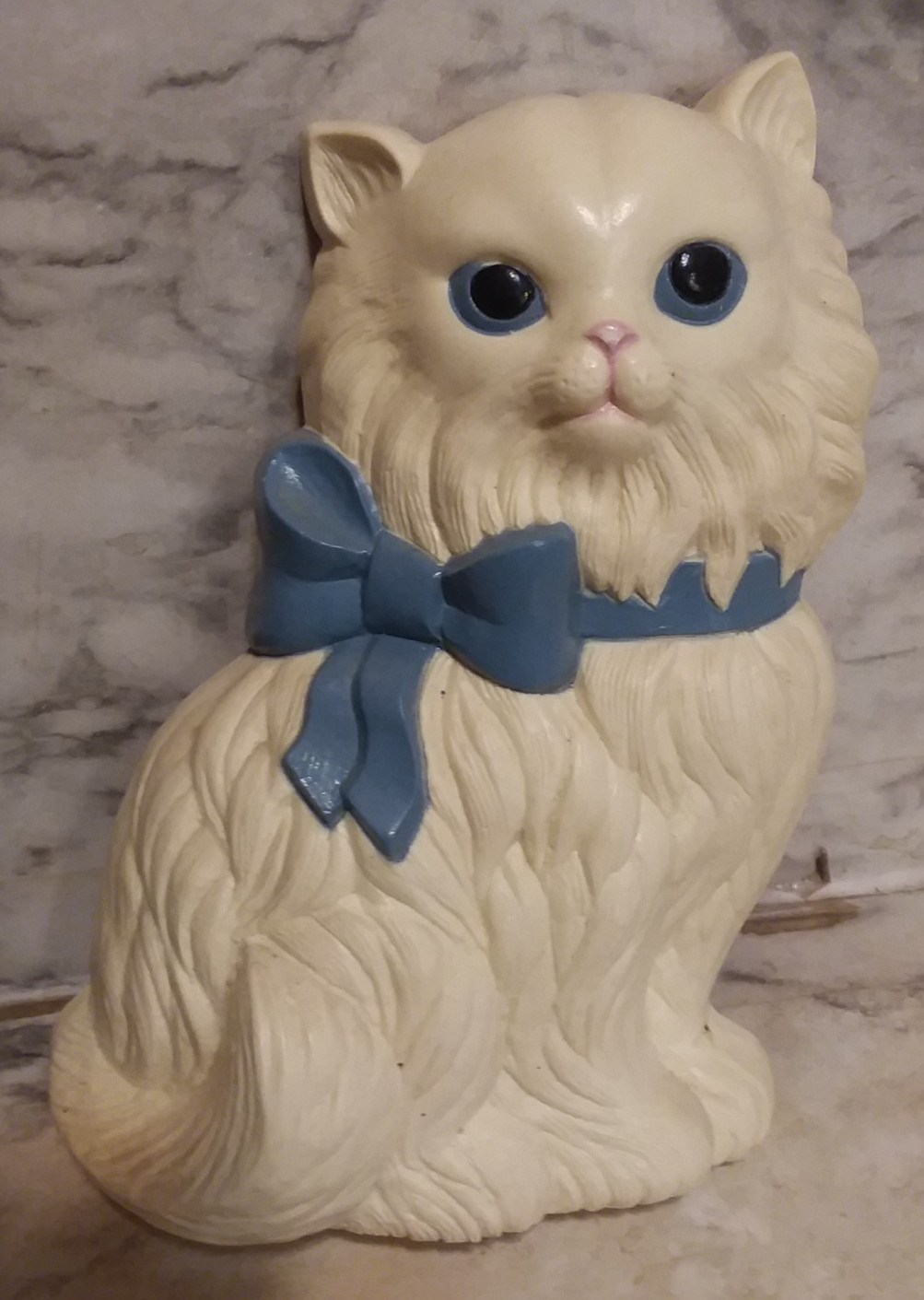 2 Vntg Homco Cat Kitten Wall Hanger Plaques White Persian w/ Blue & Pink Bow