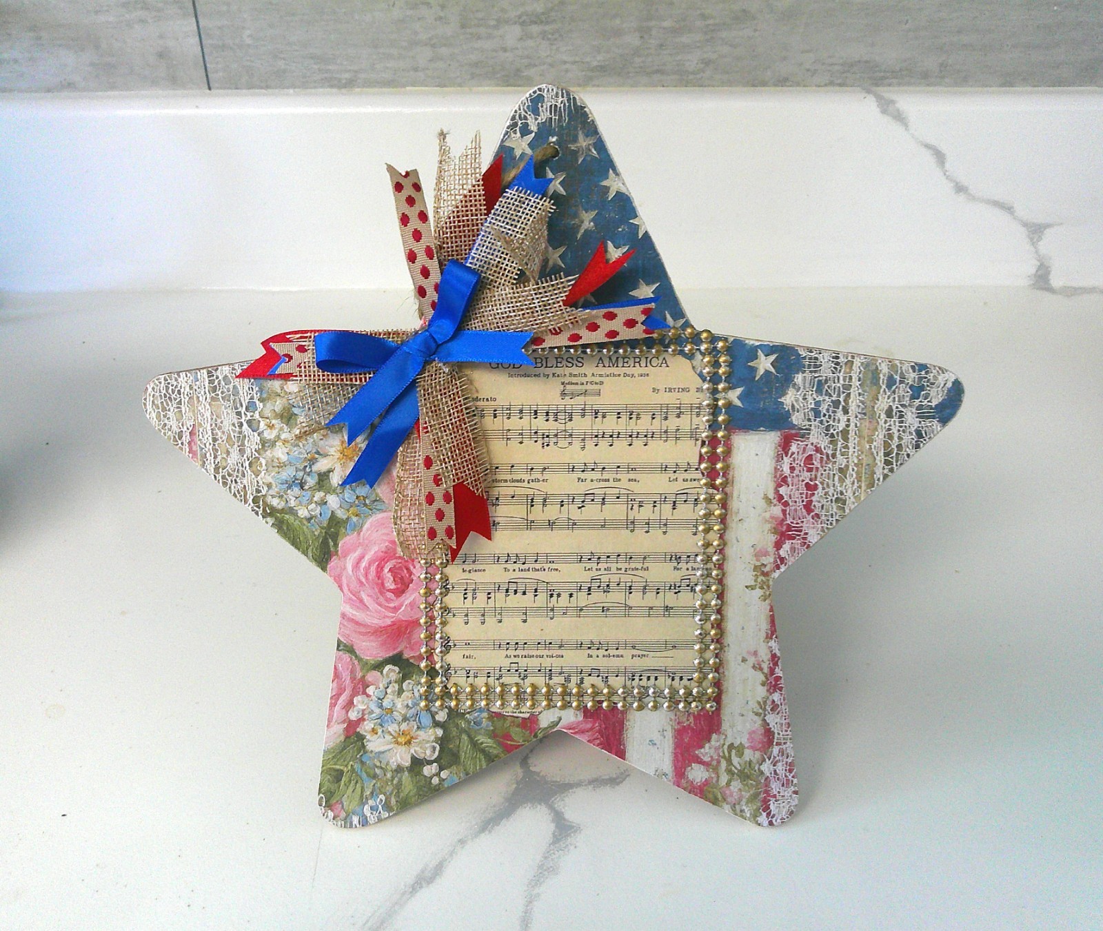 Patriotic Wooden Star #1~”GOD BLESS AMERICA “Vintage Inspired Design w/Gold Trim