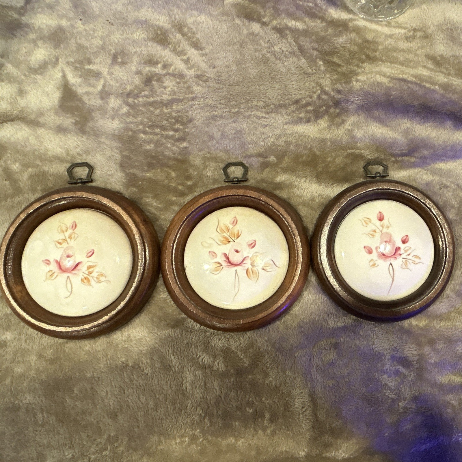 Set of 3 Round Wood Floral Wall Plaques Hanging Wall Mounted Brown White Pink