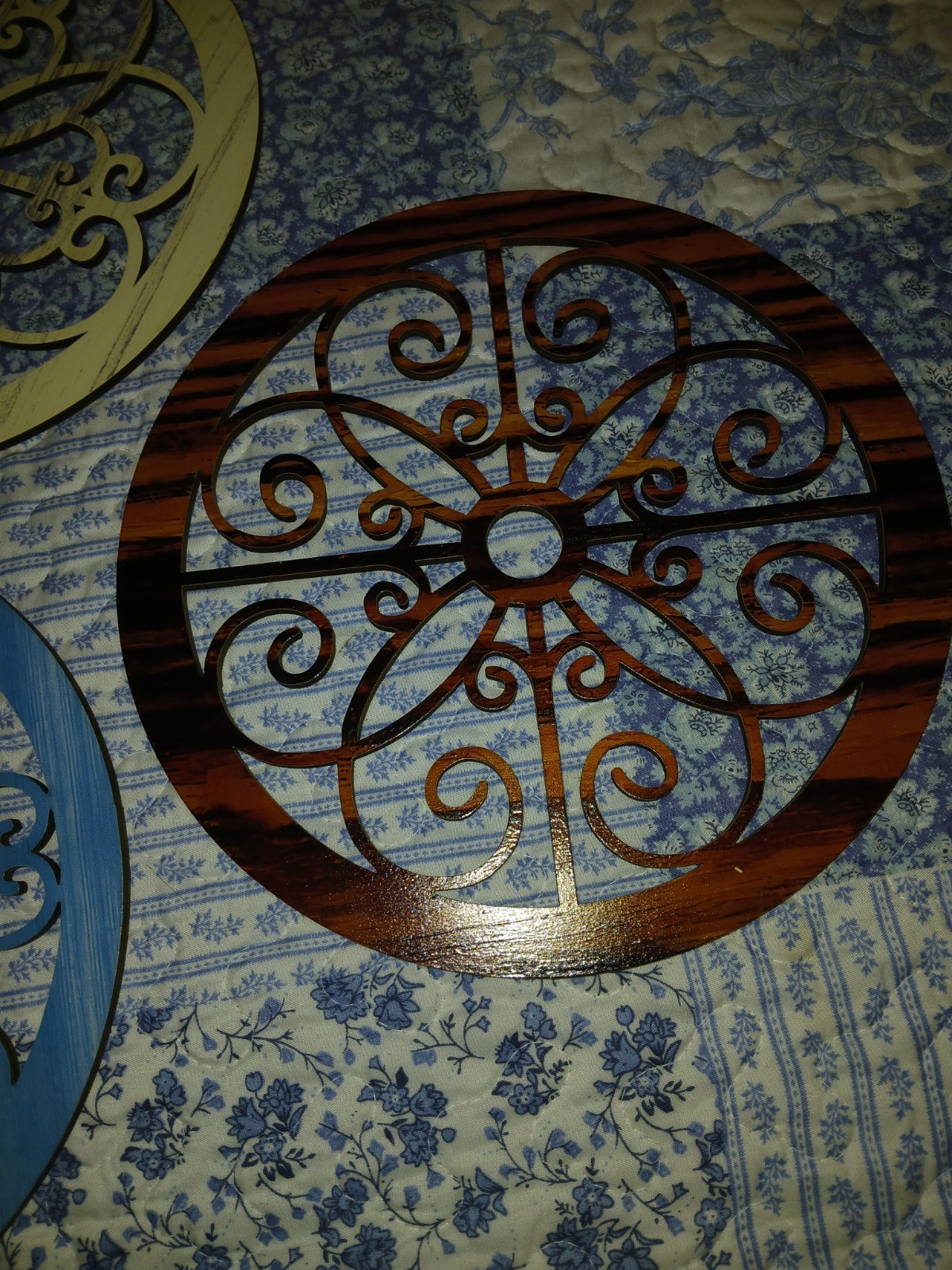 Set Of 3 Wooden Scroll Design Round Wall Decorations. 9.5″ Thin Lightweight