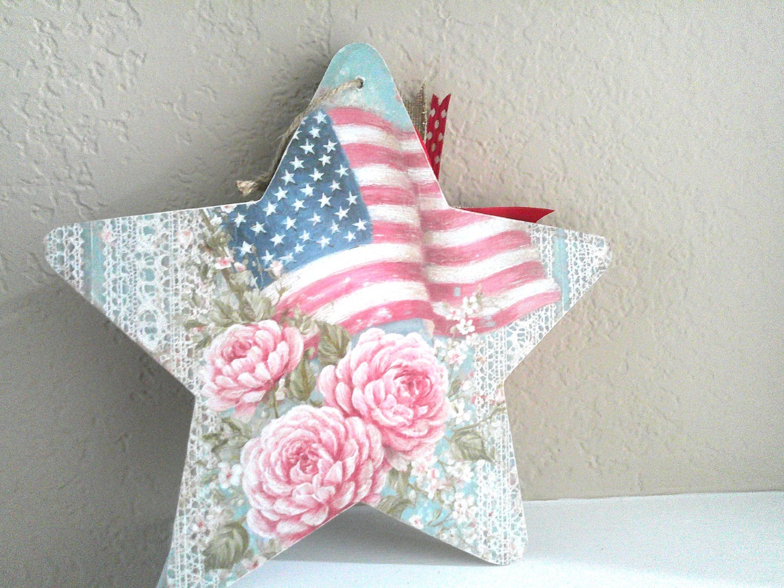 Patriotic Wooden Star #1~”GOD BLESS AMERICA “Vintage Inspired Design w/Gold Trim